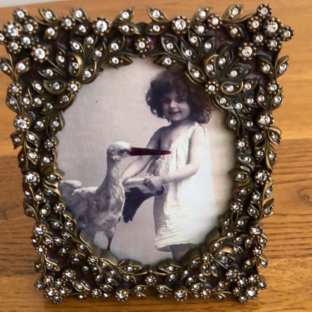 Edgar Berebi Frame
